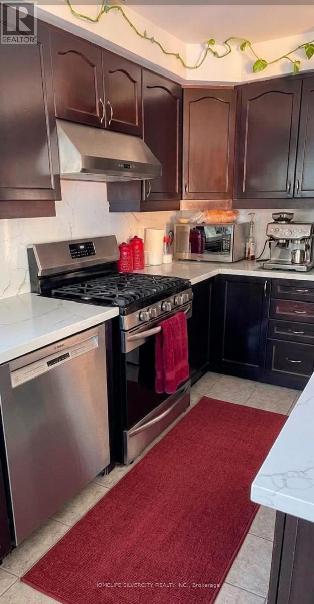 7 Biddens Square, Brampton, Ontario  L6P 3R2 - Photo 6 - W13580578