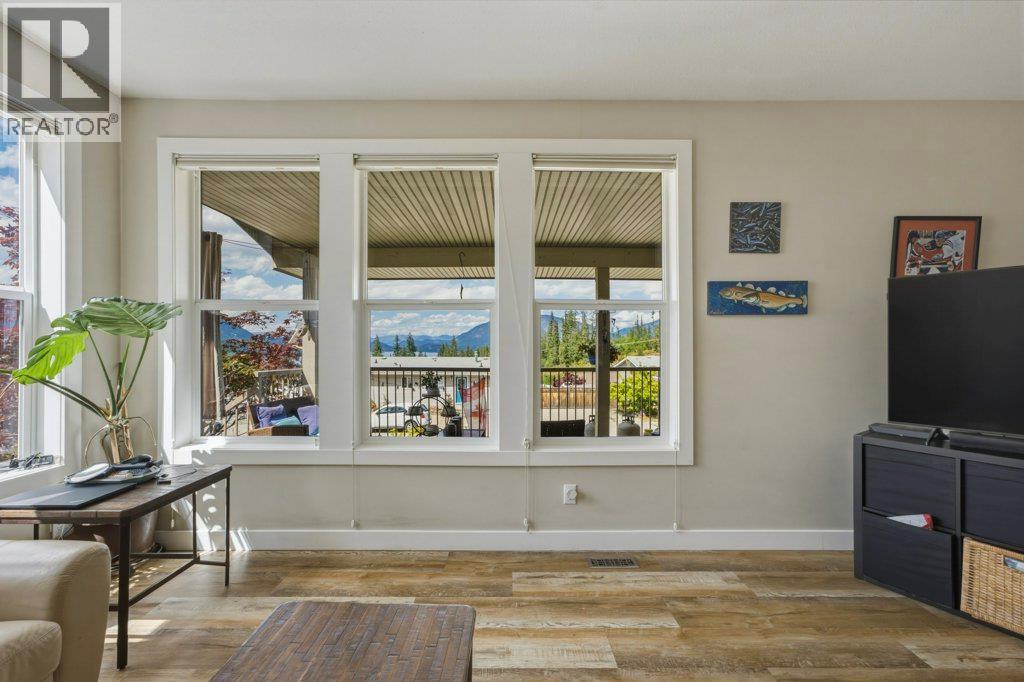900 10 Avenue SE Unit# 28, Salmon Arm, British Columbia V1E 2W6 - Photo 8 - 10393729
