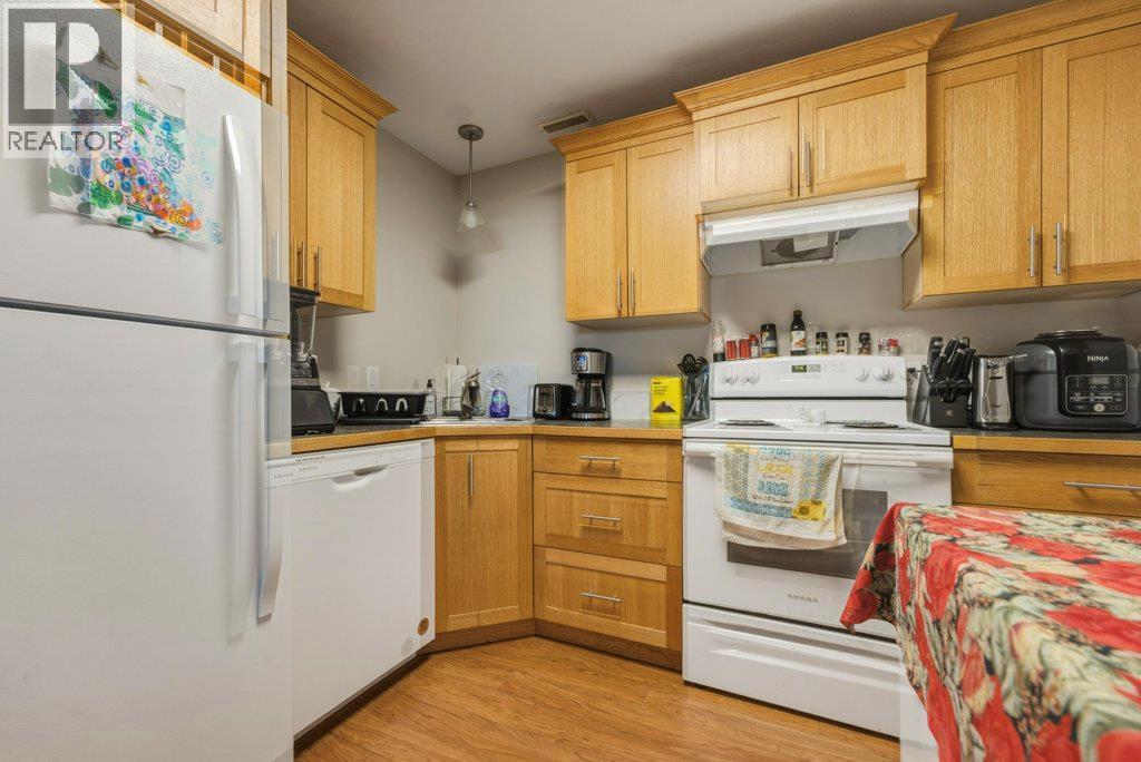 900 10 Avenue SE Unit# 28, Salmon Arm, British Columbia V1E 2W6 - Photo 54 - 10393729