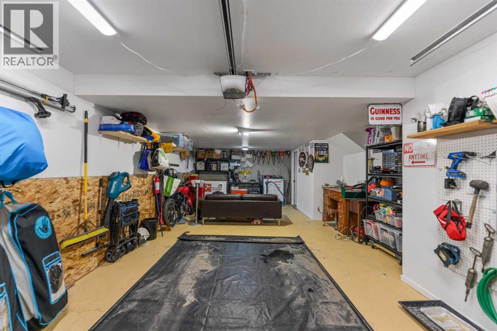 472 Regal Park NE, Calgary, Alberta T2E 0S6 - Photo 4 - A2330428
