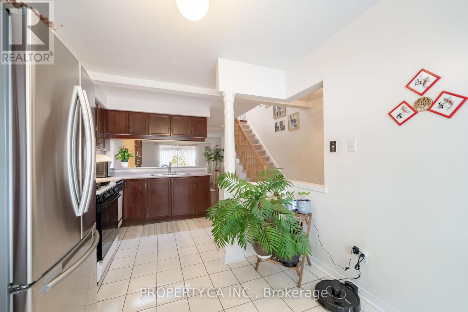 72 Desert Sand Drive, Brampton, Ontario  L6R 1V6 - Photo 6 - W13580614