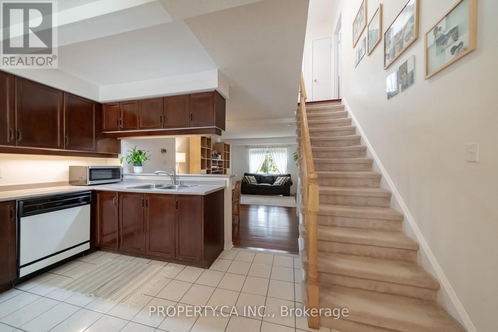 72 Desert Sand Drive, Brampton, Ontario  L6R 1V6 - Photo 8 - W13580614