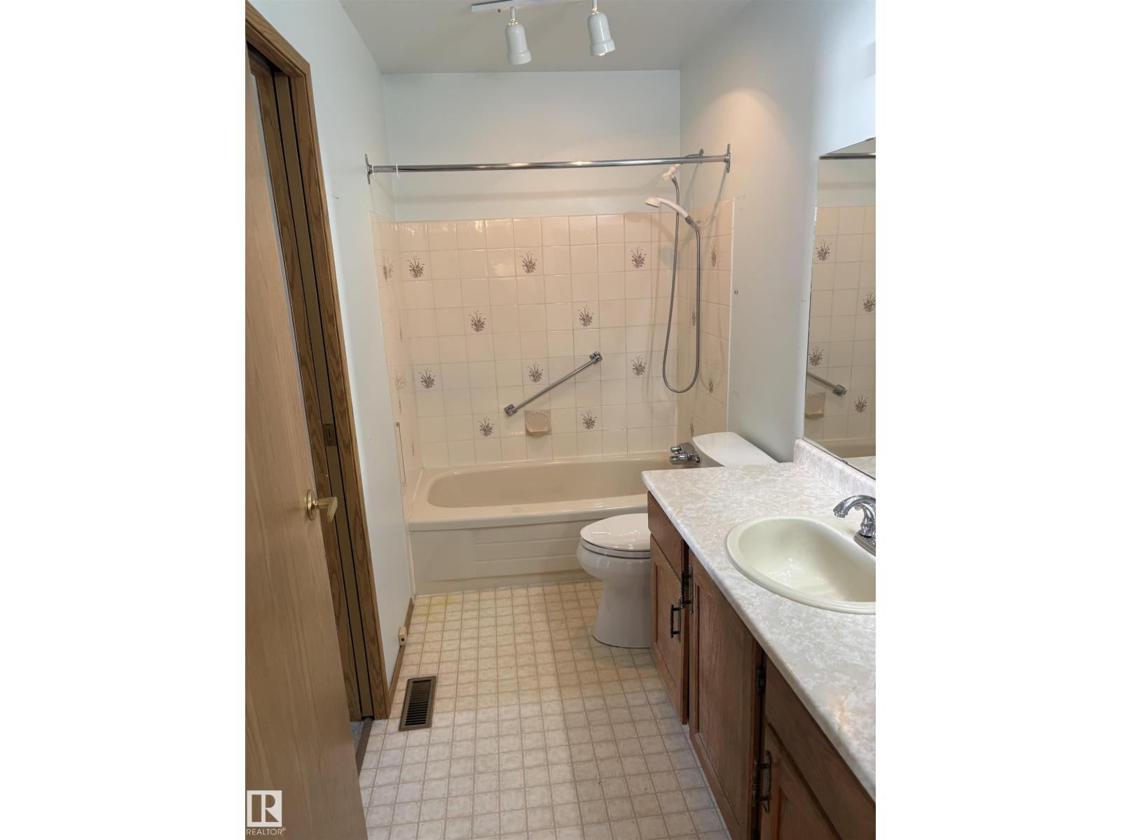 17520 Callingwood Rd NW NW, Edmonton, Alberta  T5T 5P1 - Photo 13 - E4499676