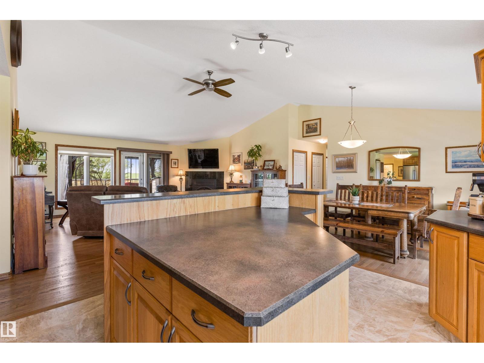 55326 Rge Road 260, Rural Sturgeon County, Alberta  T8R 0T5 - Photo 5 - E4499665