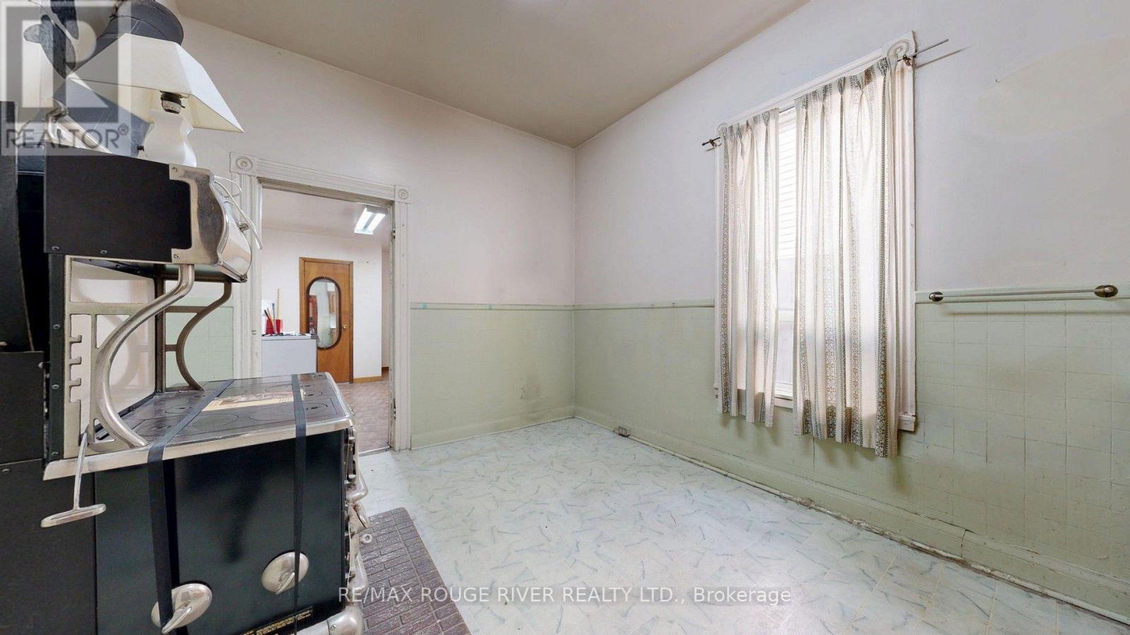 308 Roxton Road, Toronto, Ontario  M6G 3P9 - Photo 10 - C13542230