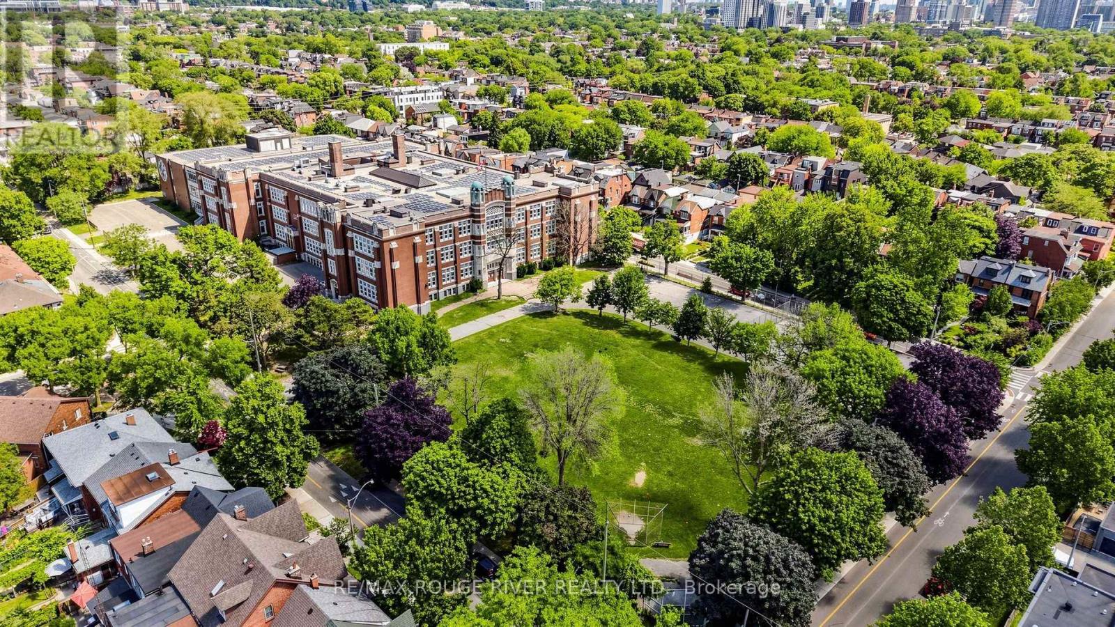 308 Roxton Road, Toronto, Ontario  M6G 3P9 - Photo 30 - C13542230