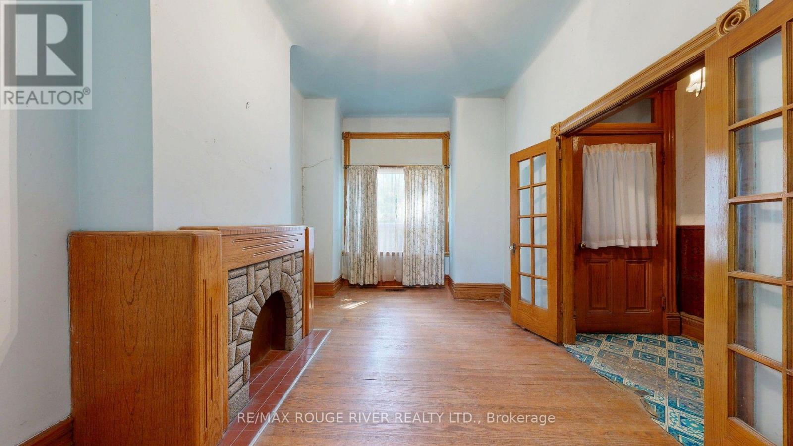 308 Roxton Road, Toronto, Ontario  M6G 3P9 - Photo 4 - C13542230