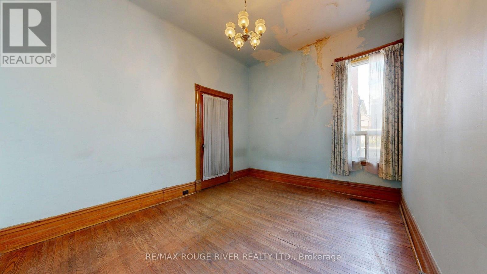 308 Roxton Road, Toronto, Ontario  M6G 3P9 - Photo 9 - C13542230