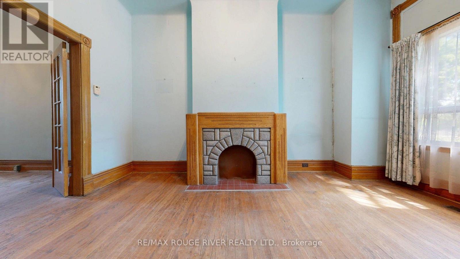 308 Roxton Road, Toronto, Ontario  M6G 3P9 - Photo 5 - C13542230
