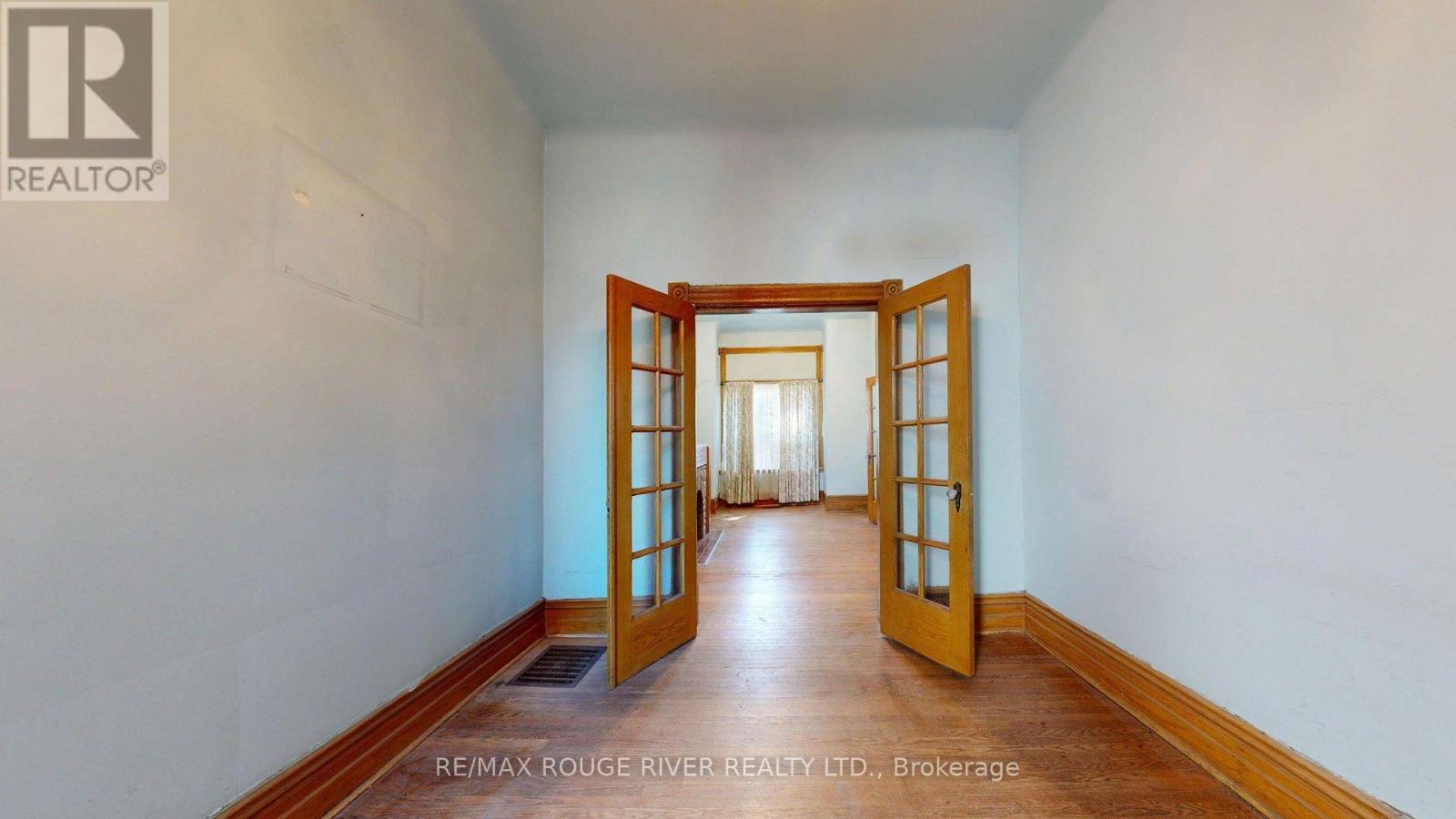 308 Roxton Road, Toronto, Ontario  M6G 3P9 - Photo 6 - C13542230
