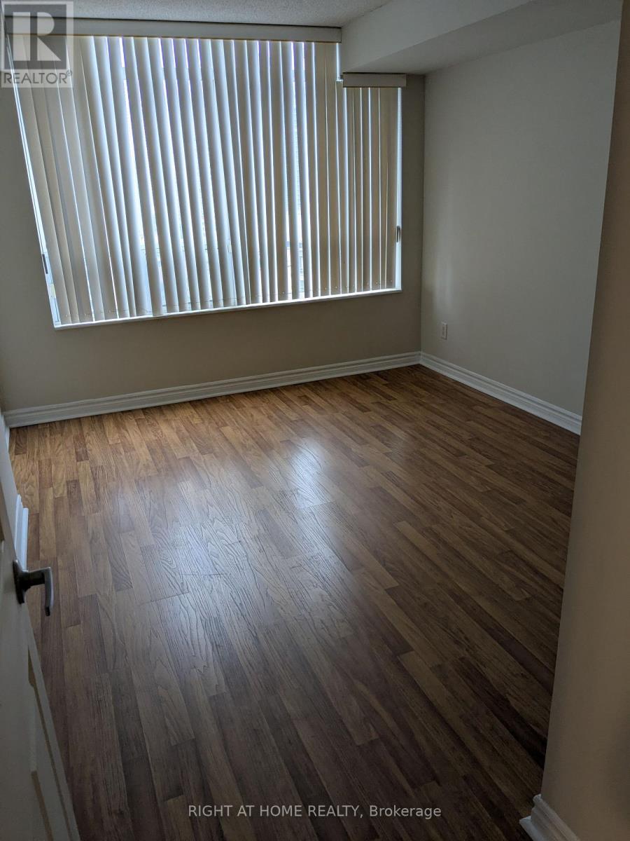 1602 - 3880 Duke Of York Boulevard, Mississauga, Ontario L5B 4M7 - Photo 3 - W13578878