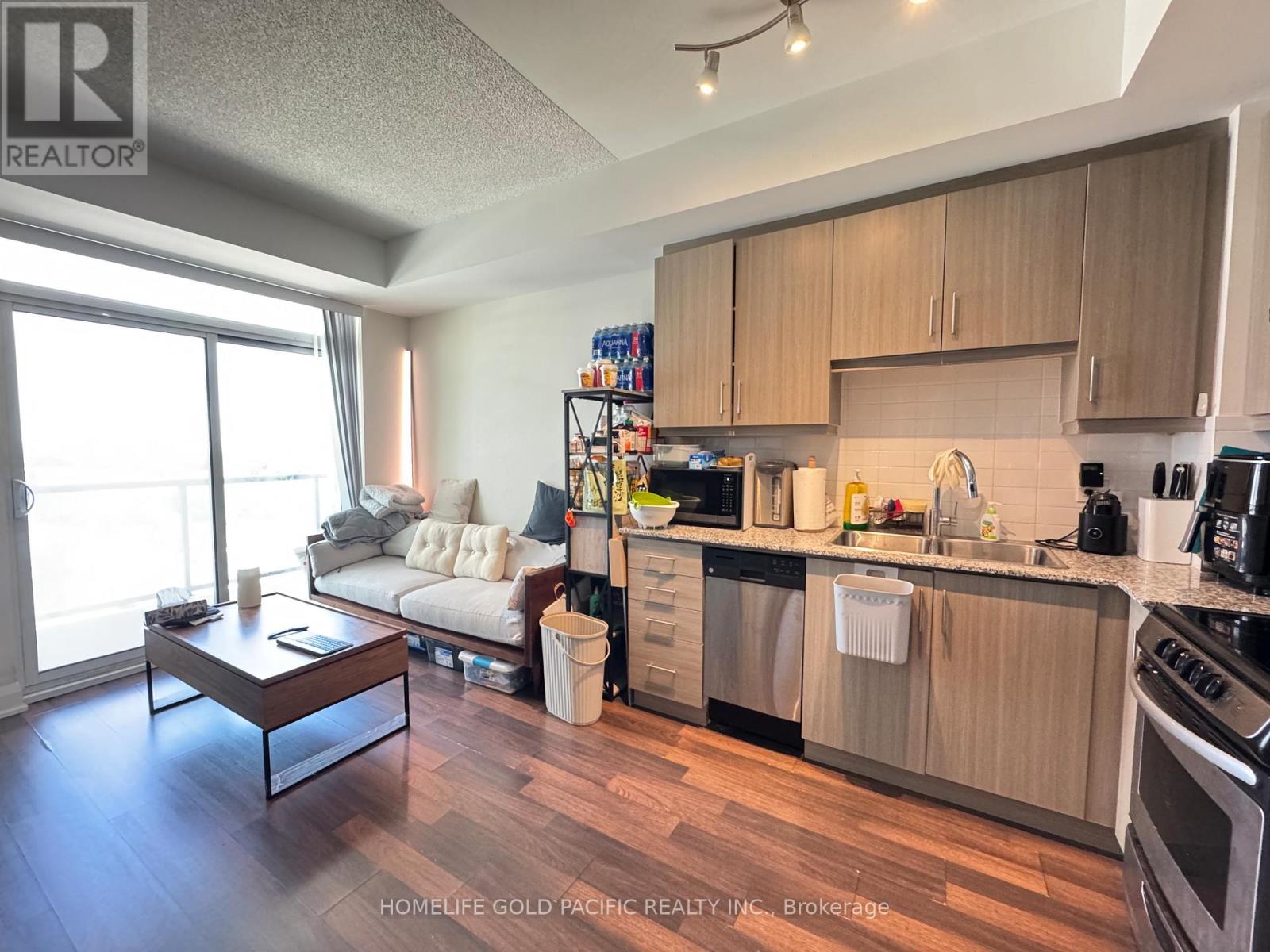 1115 - 68 CANTERBURY PLACE - Photo 2