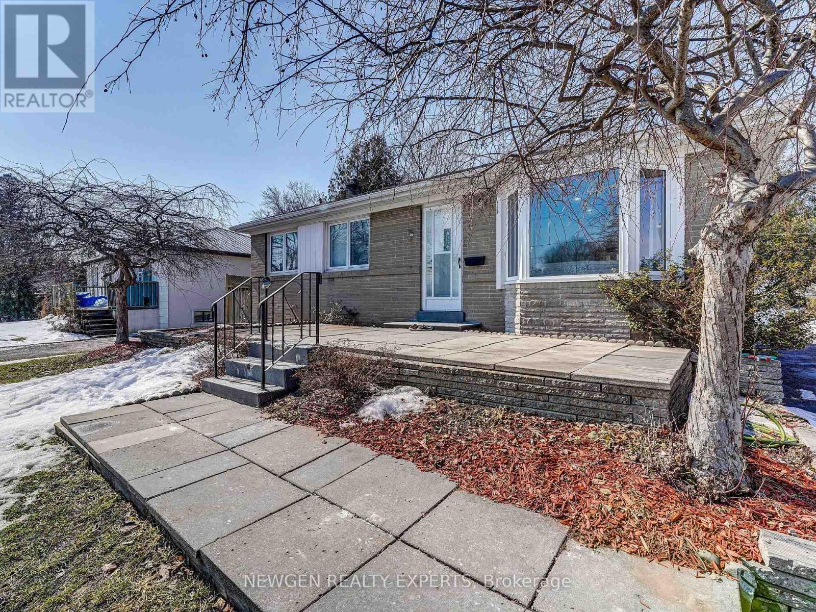 30 Linton Avenue E, Ajax, Ontario  L1T 2X6 - Photo 7 - E13580876