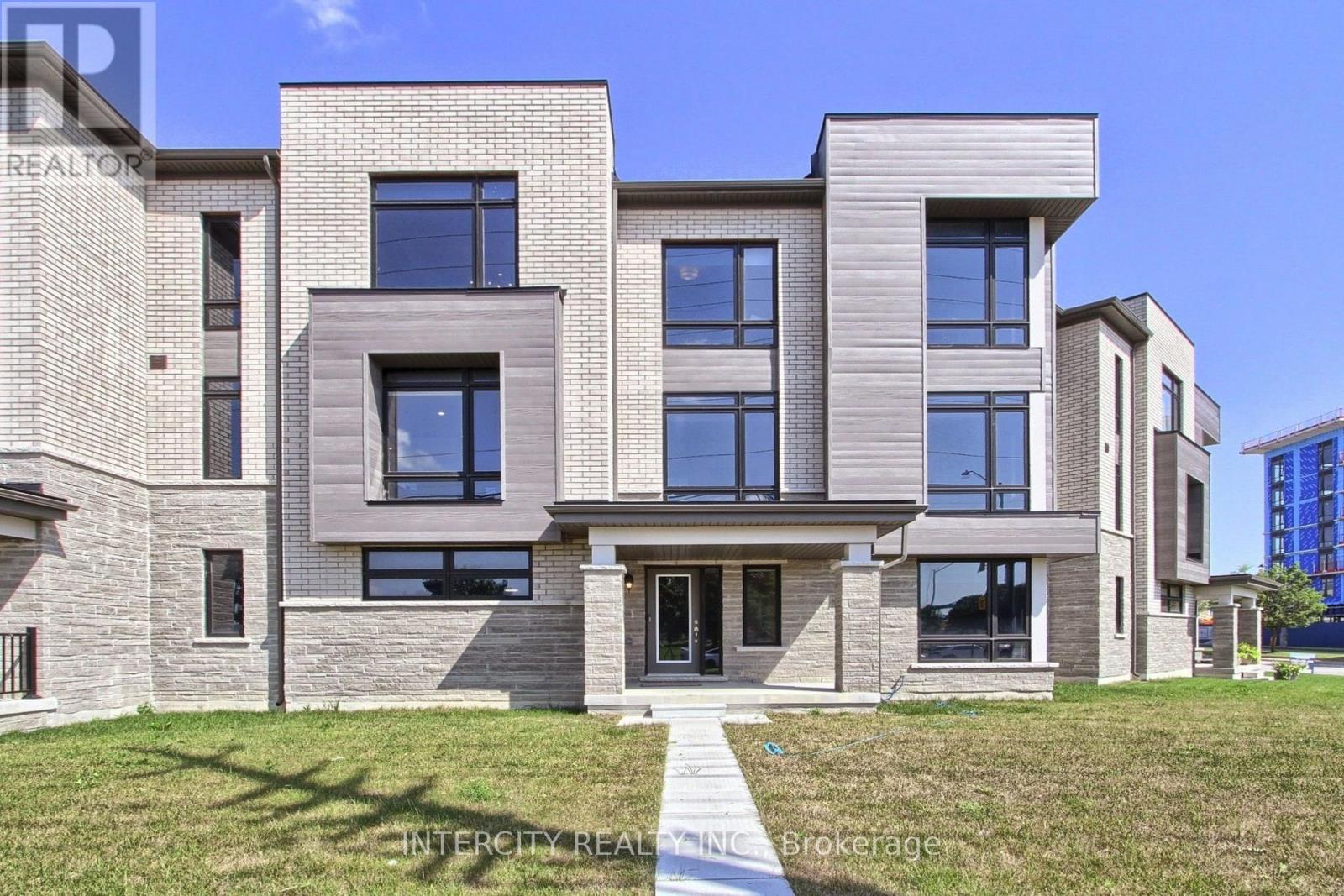 130 BLICK CRESCENT, Aurora, Ontario