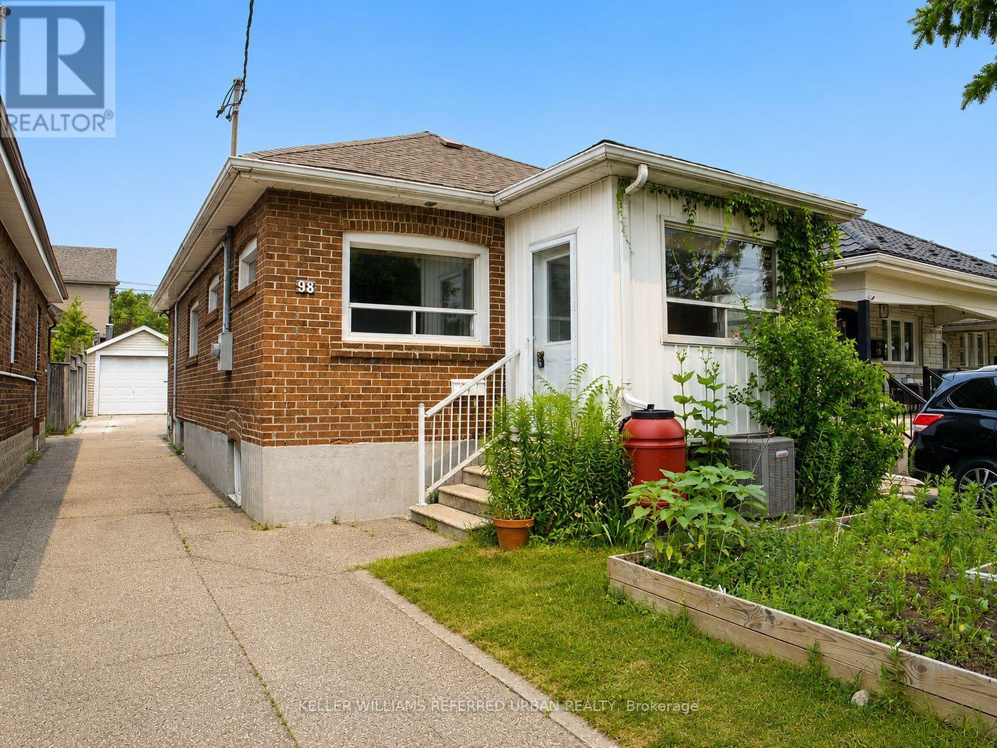 98 FOXWELL STREET, Toronto (Rockcliffe-Smythe)