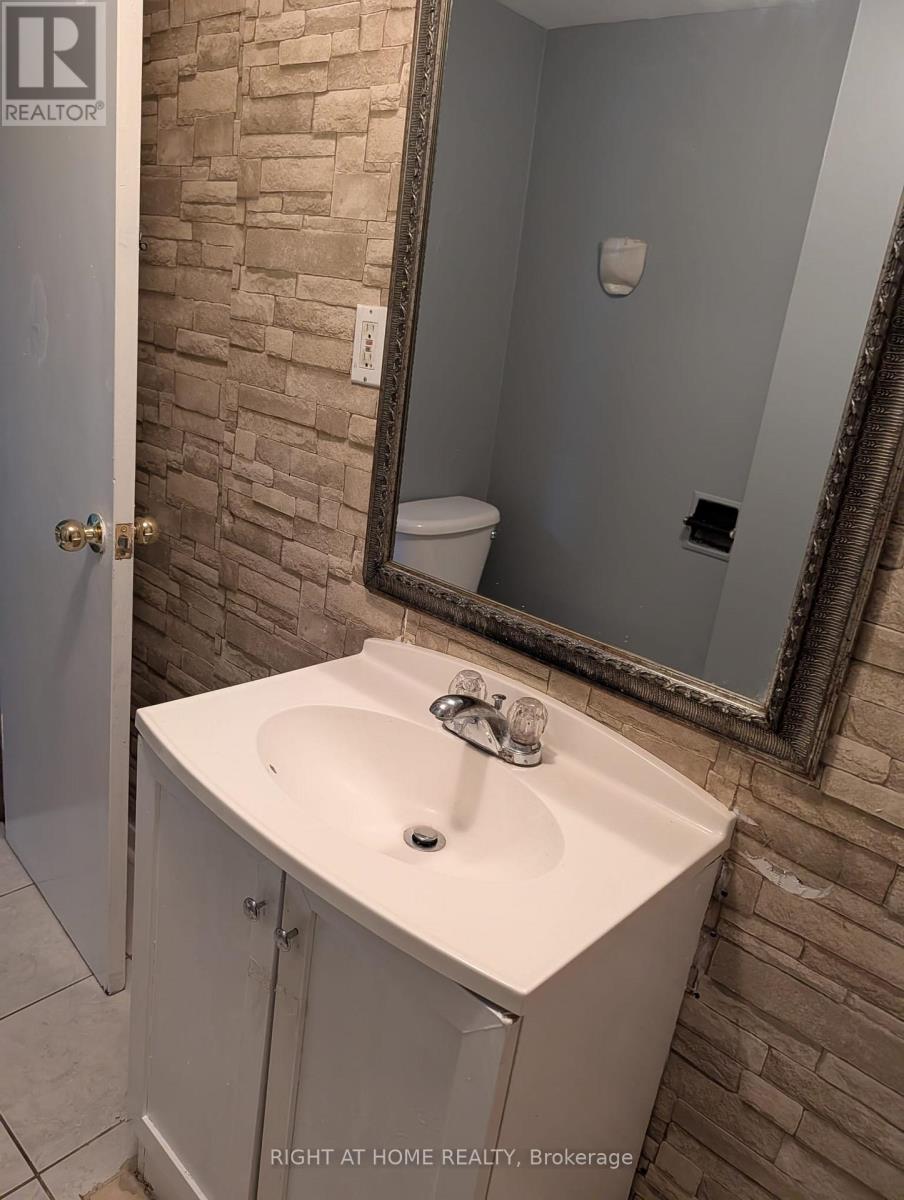 Bsmt - 163 Mcmurchy Avenue S, Brampton, Ontario  L6X 1Z2 - Photo 3 - W13580878