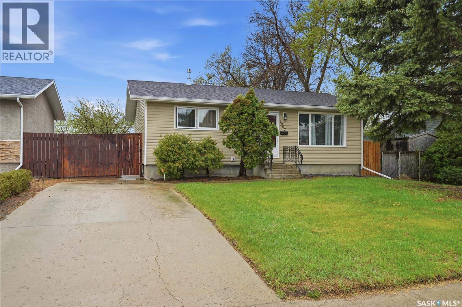 1007 Warner Street, Moose Jaw, Saskatchewan  S6H 5S6 - Photo 2 - SK042876