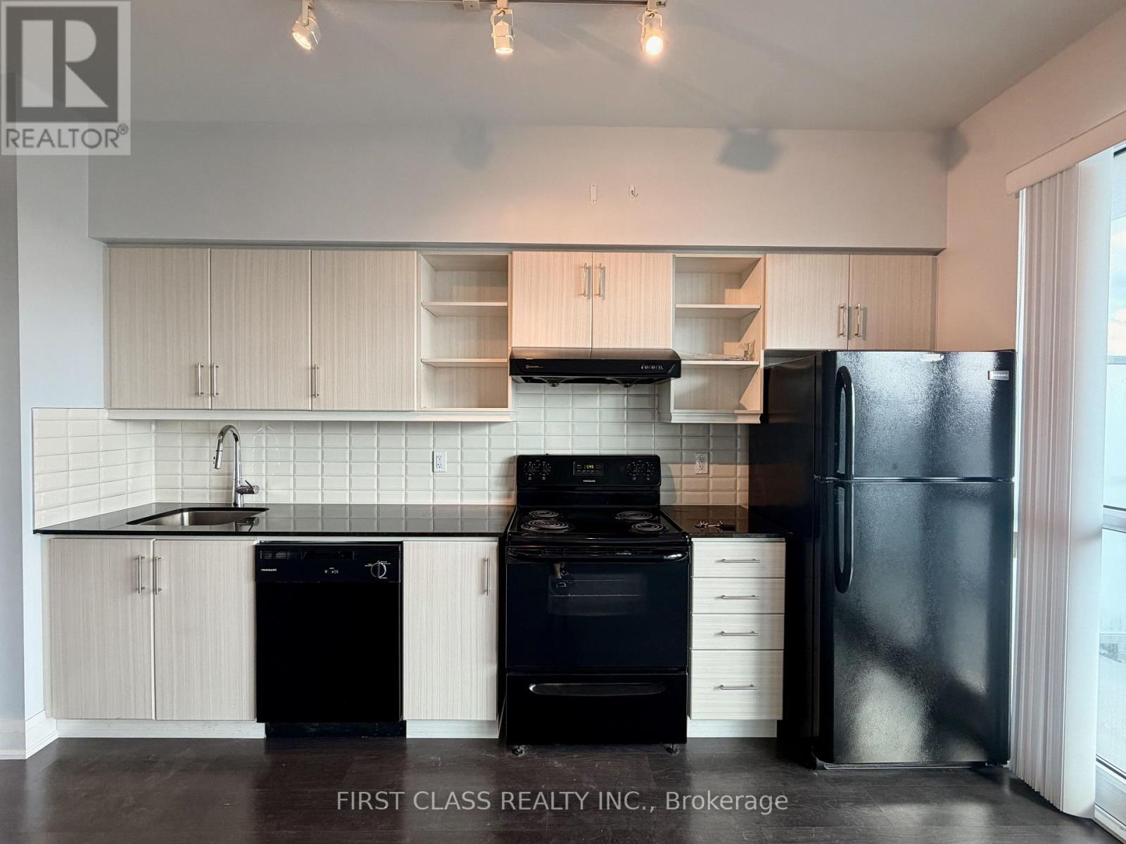908 - 160 Vanderhoof Avenue, Toronto, Ontario  M4G 0B7 - Photo 2 - C13489262