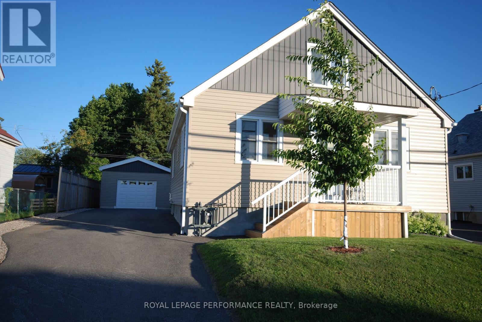 1482 LAPERRIERE AVENUE, Ottawa, Ontario