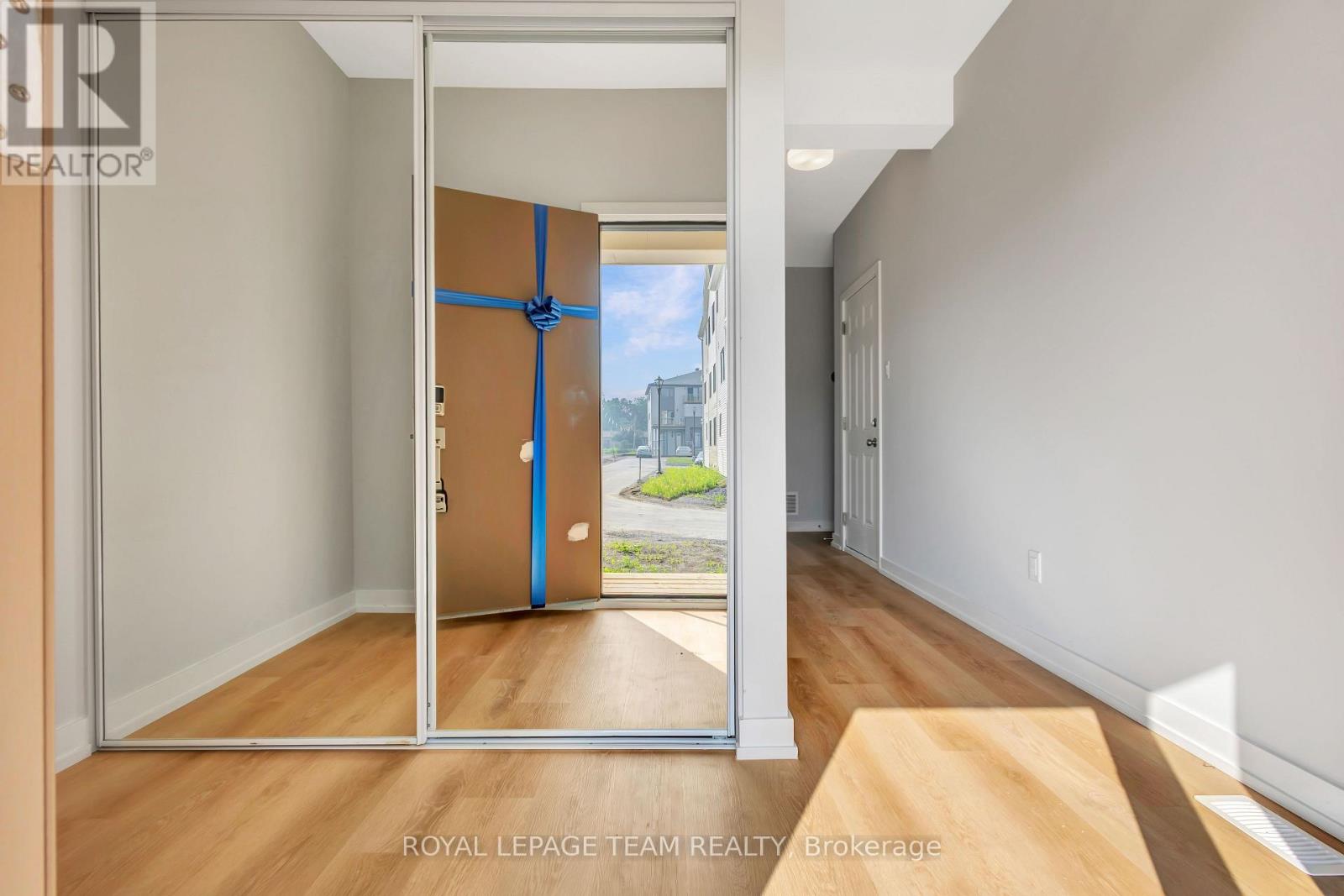 512 Celestine Private, Ottawa, Ontario  K2J 7P4 - Photo 4 - X13580930