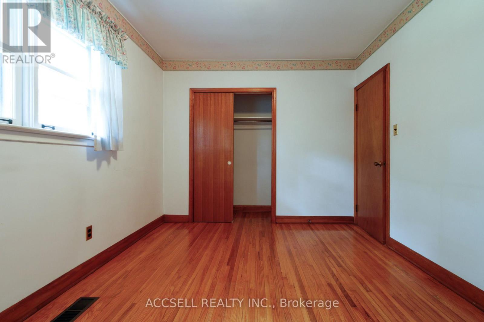 1358 Sedgewick Crescent, Oakville, Ontario L6L 1X8 - Photo 13 - W13580938