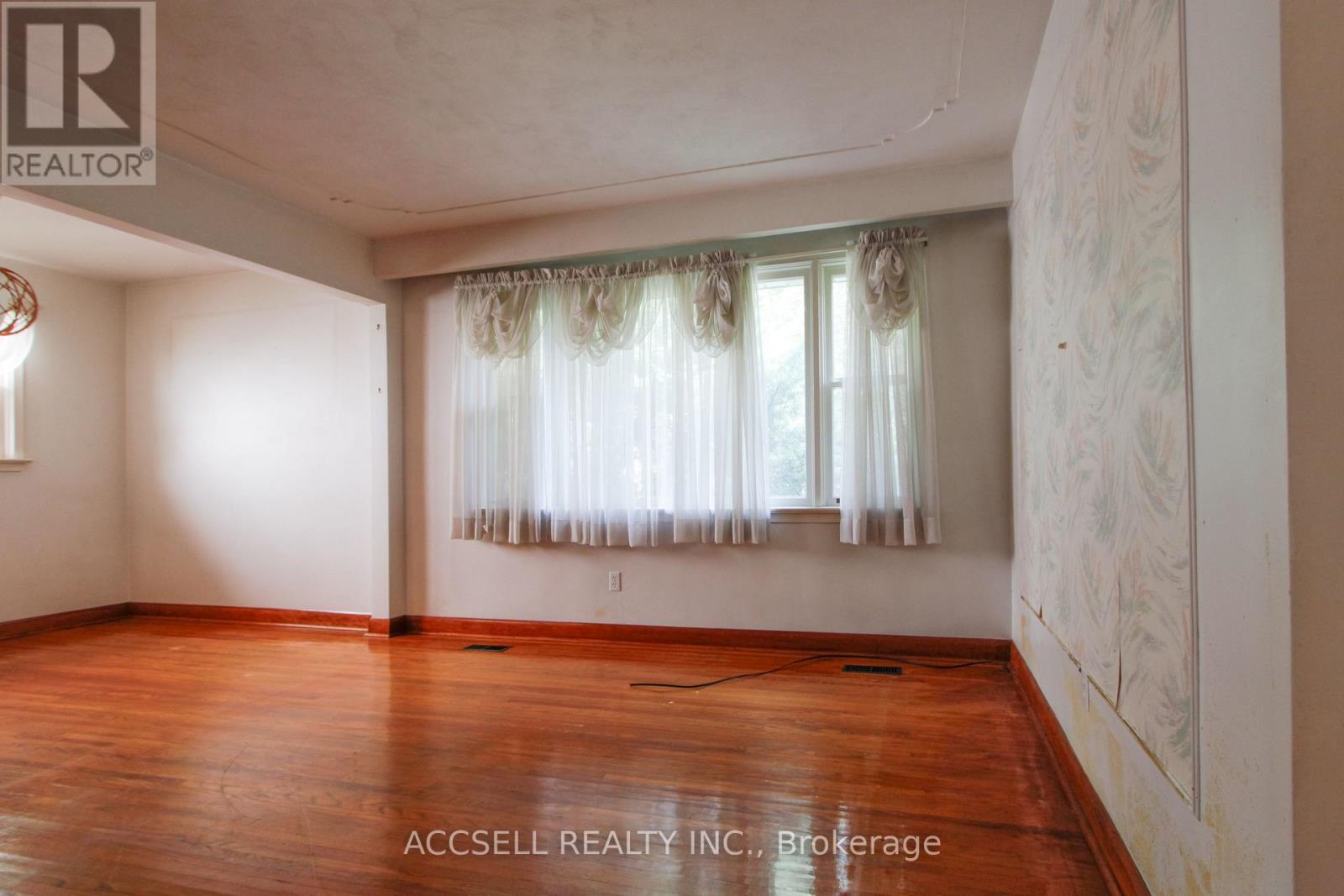 1358 Sedgewick Crescent, Oakville, Ontario L6L 1X8 - Photo 2 - W13580938