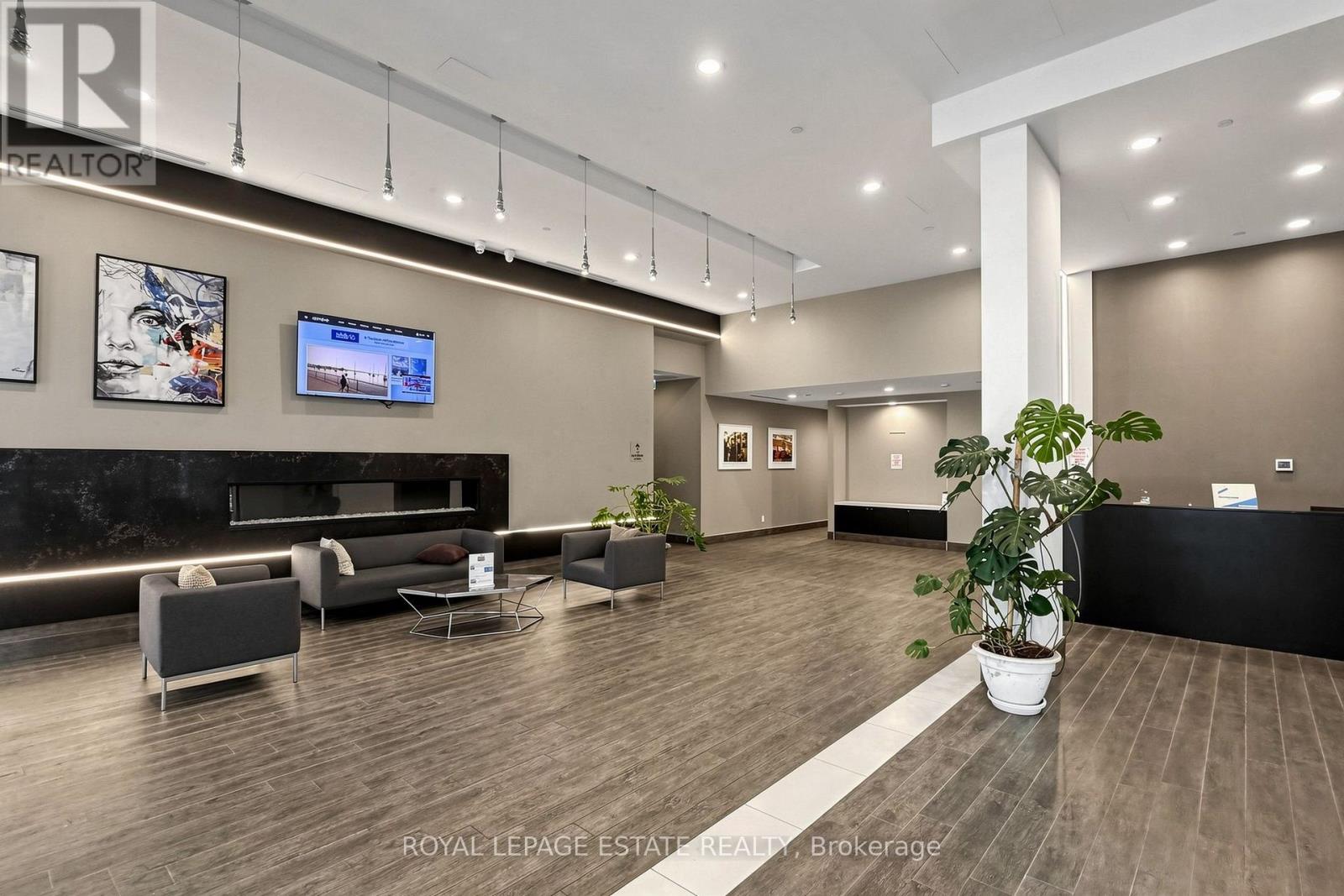504 - 8 Trent Avenue, Toronto, Ontario M4C 0A6 - Photo 3 - E13580080