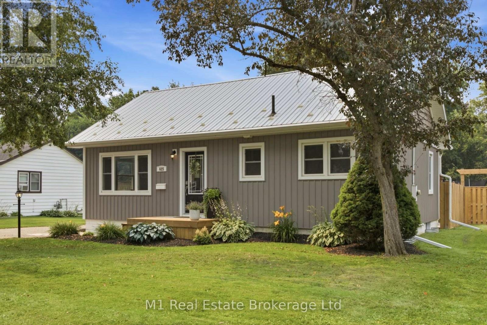 625 Woodside Street, Centre Wellington, Ontario  N1M 2M4 - Photo 2 - X13580990