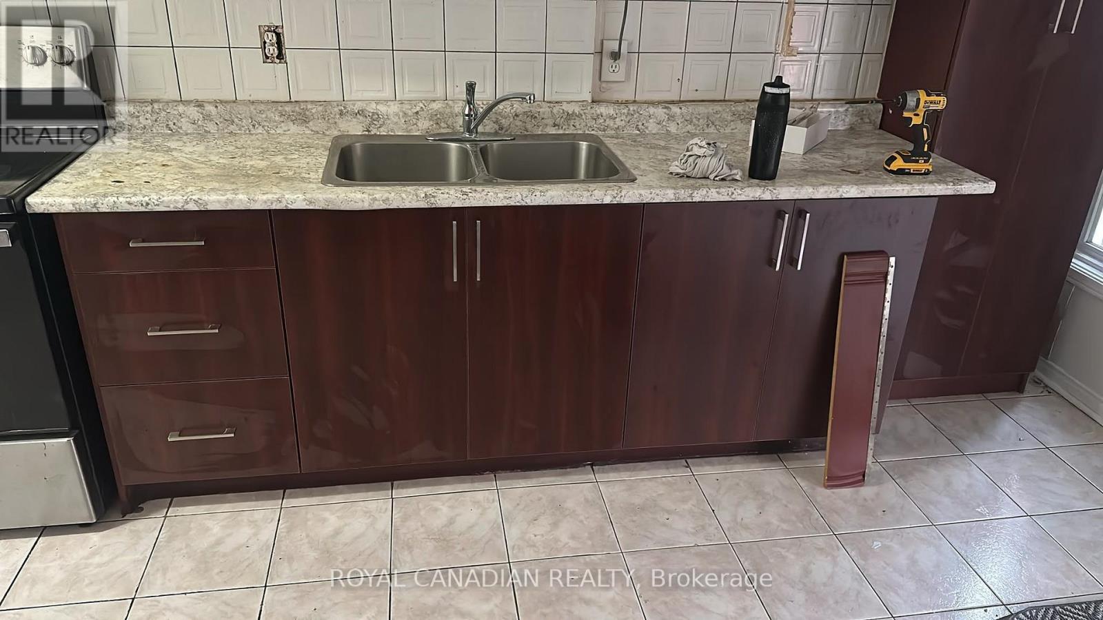 112 Lauraglen Crescent, Brampton, Ontario  L6Y 5A3 - Photo 9 - W13521628