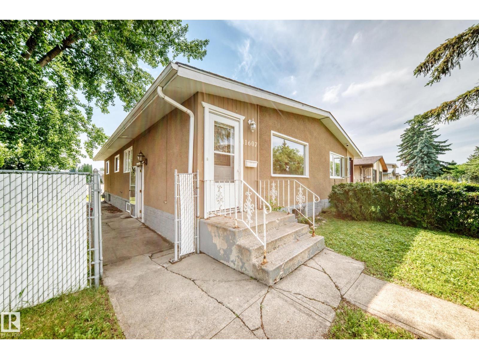 11607 137 Av NW, Edmonton, Alberta  T5E 1Z6 - Photo 2 - E4499702