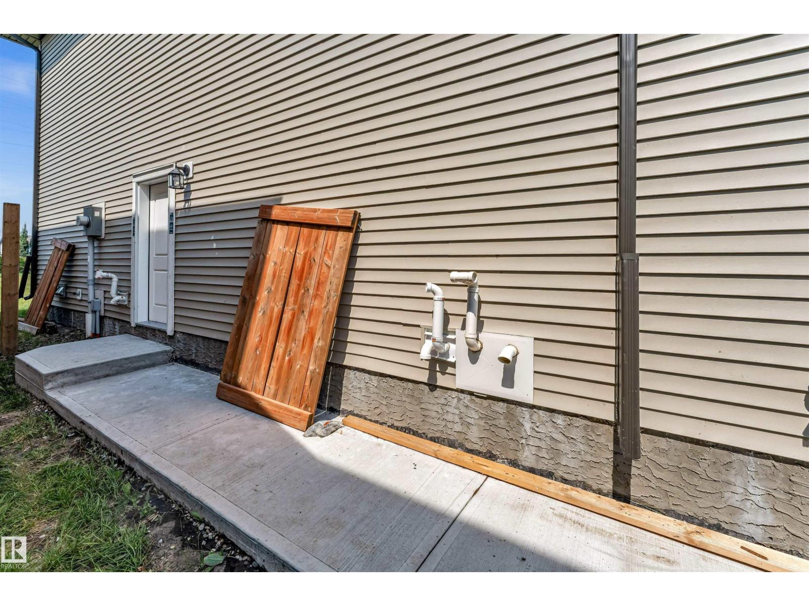 1712 27 St NW, Edmonton, Alberta  T6T 2G6 - Photo 3 - E4499704