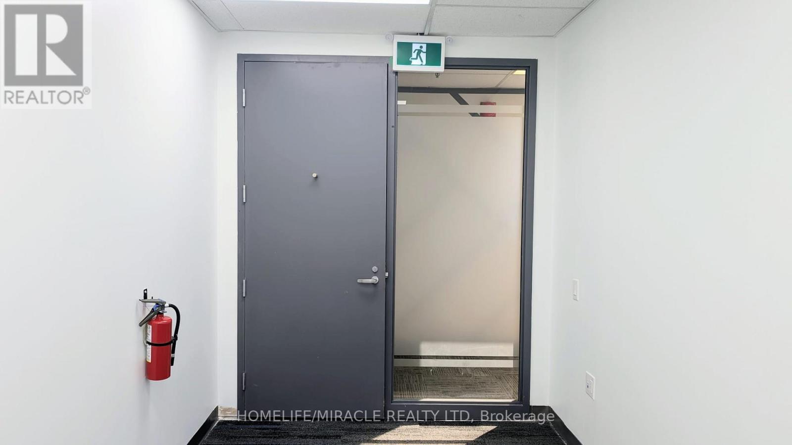 203 - 6660 Kennedy Road, Mississauga, Ontario L5T 2M9 - Photo 4 - W13581018
