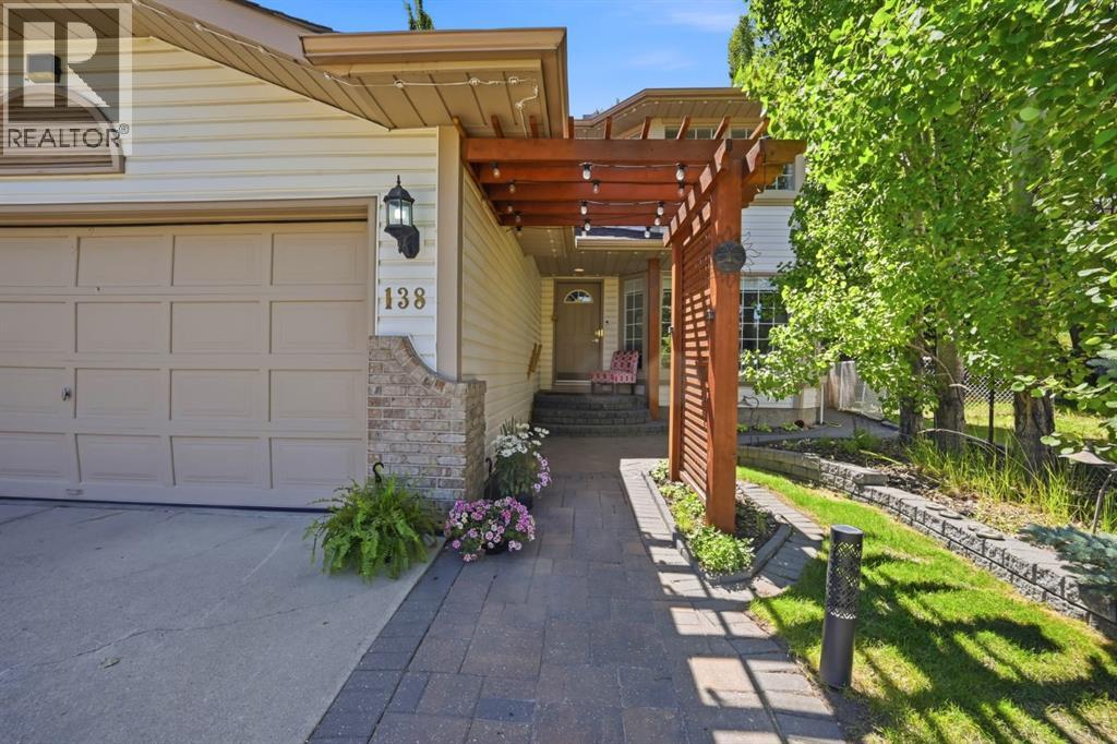 138 Shannon Hill SW, Calgary, Alberta  T2Y 2Y8 - Photo 4 - A2330106