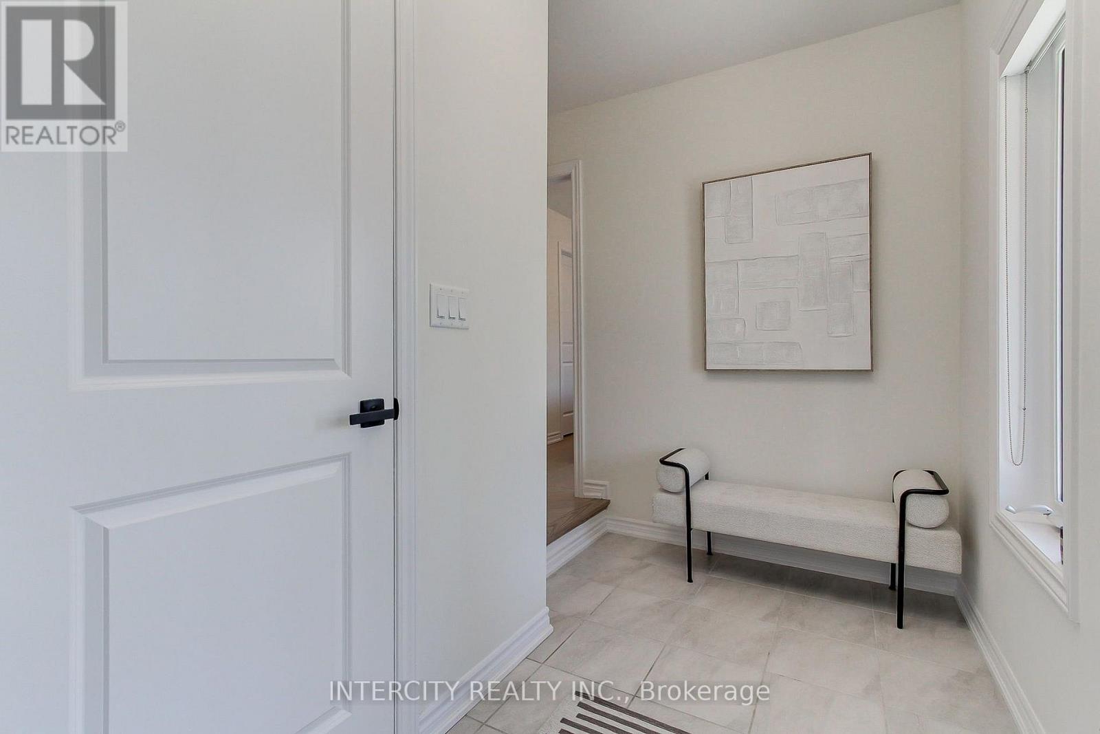 130 Blick Crescent, Aurora, Ontario L4G 4A9 - Photo 4 - N13580828