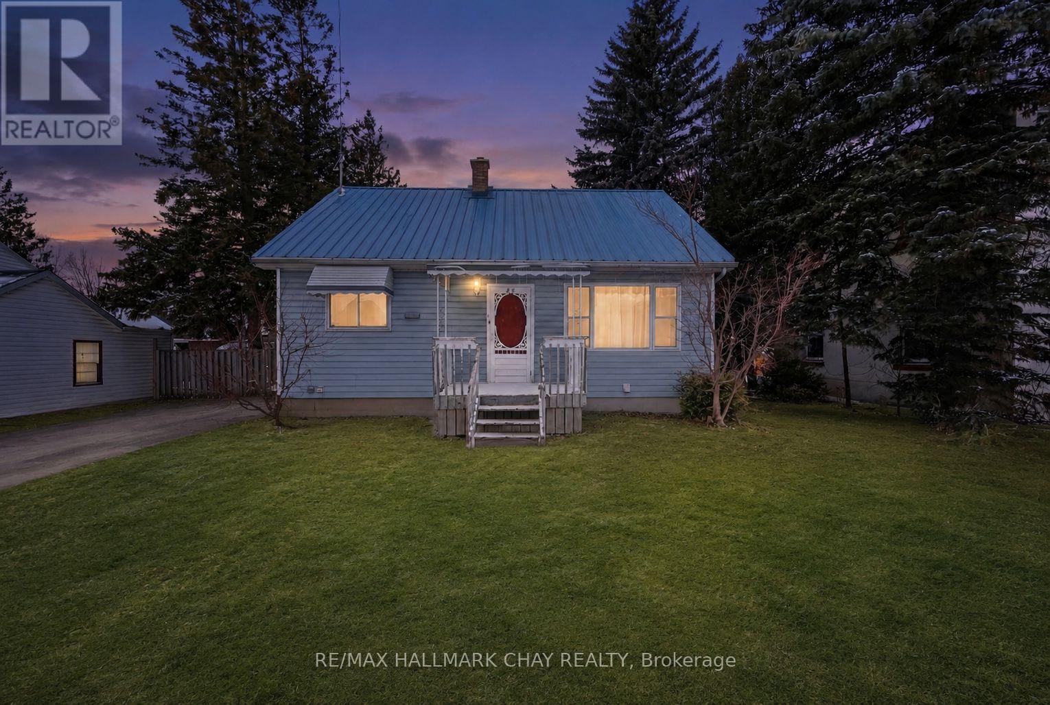 415 Main Street N, Wellington North, Ontario N0G 2L1 - Photo 3 - X13573240