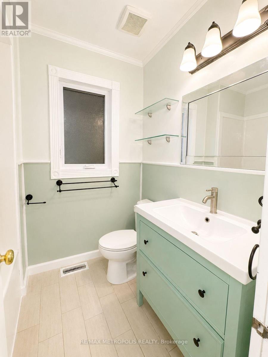 Main - 266 Napier Street, Barrie, Ontario L4M 1X9 - Photo 15 - S13581016
