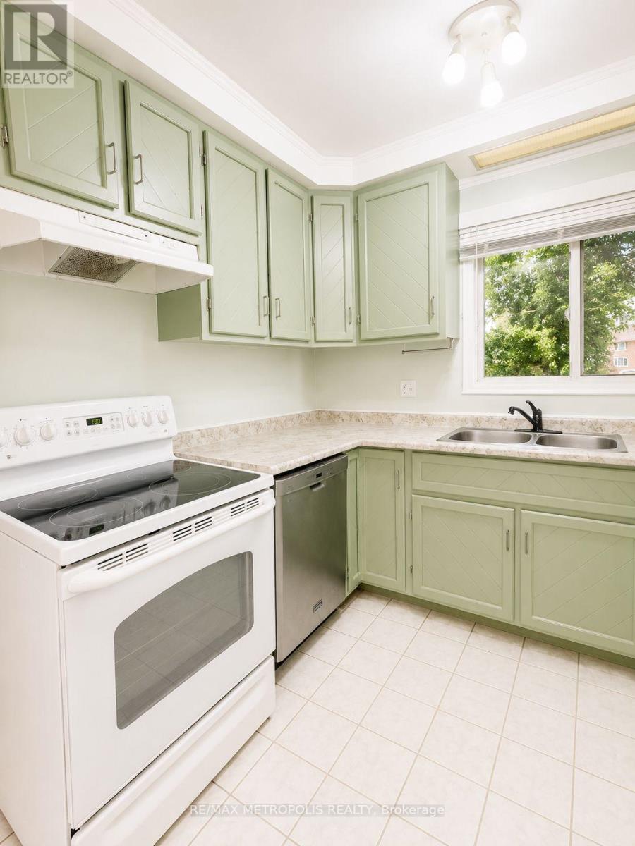 Main - 266 Napier Street, Barrie, Ontario L4M 1X9 - Photo 4 - S13581016