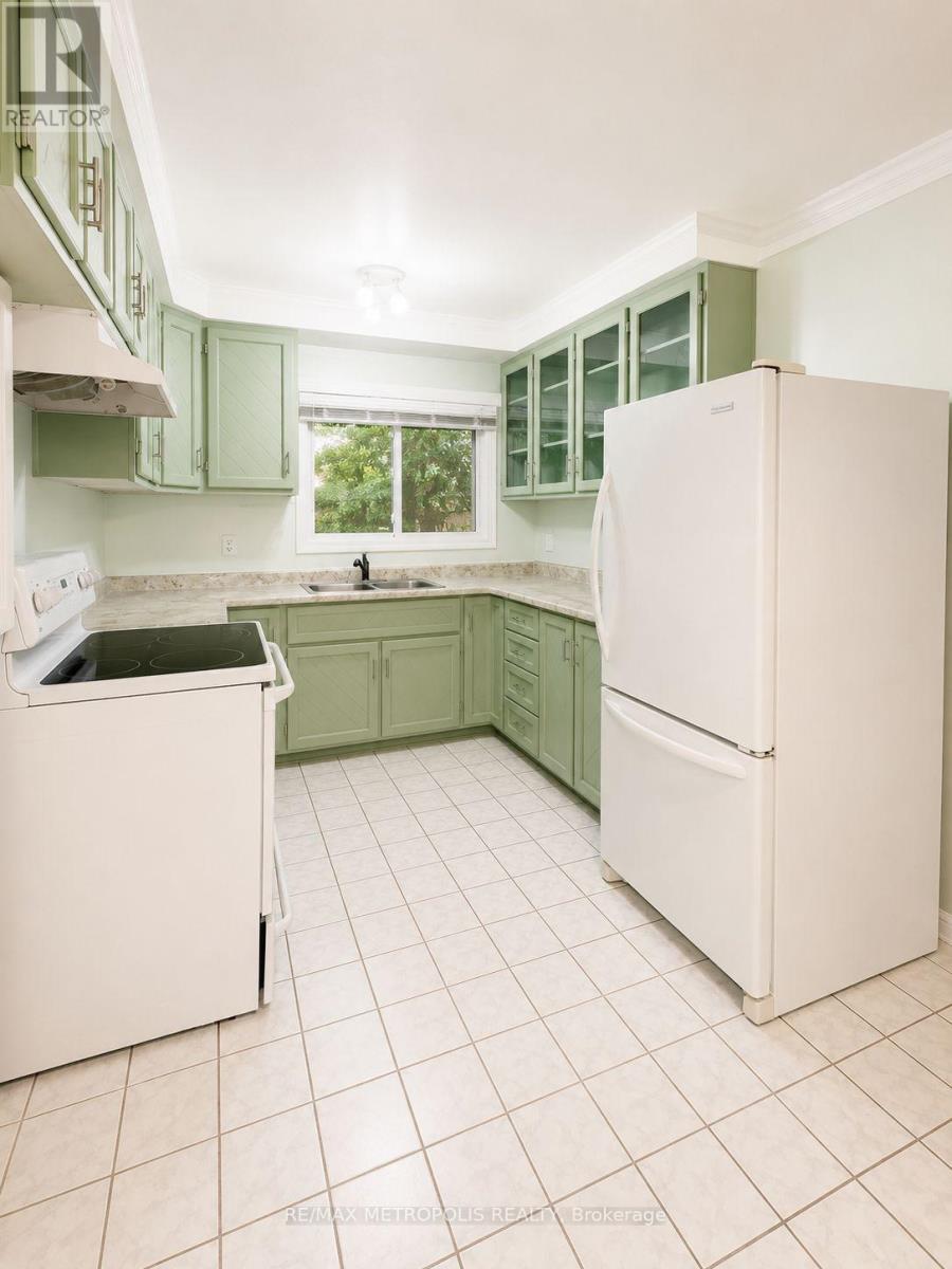 Main - 266 Napier Street, Barrie, Ontario L4M 1X9 - Photo 5 - S13581016
