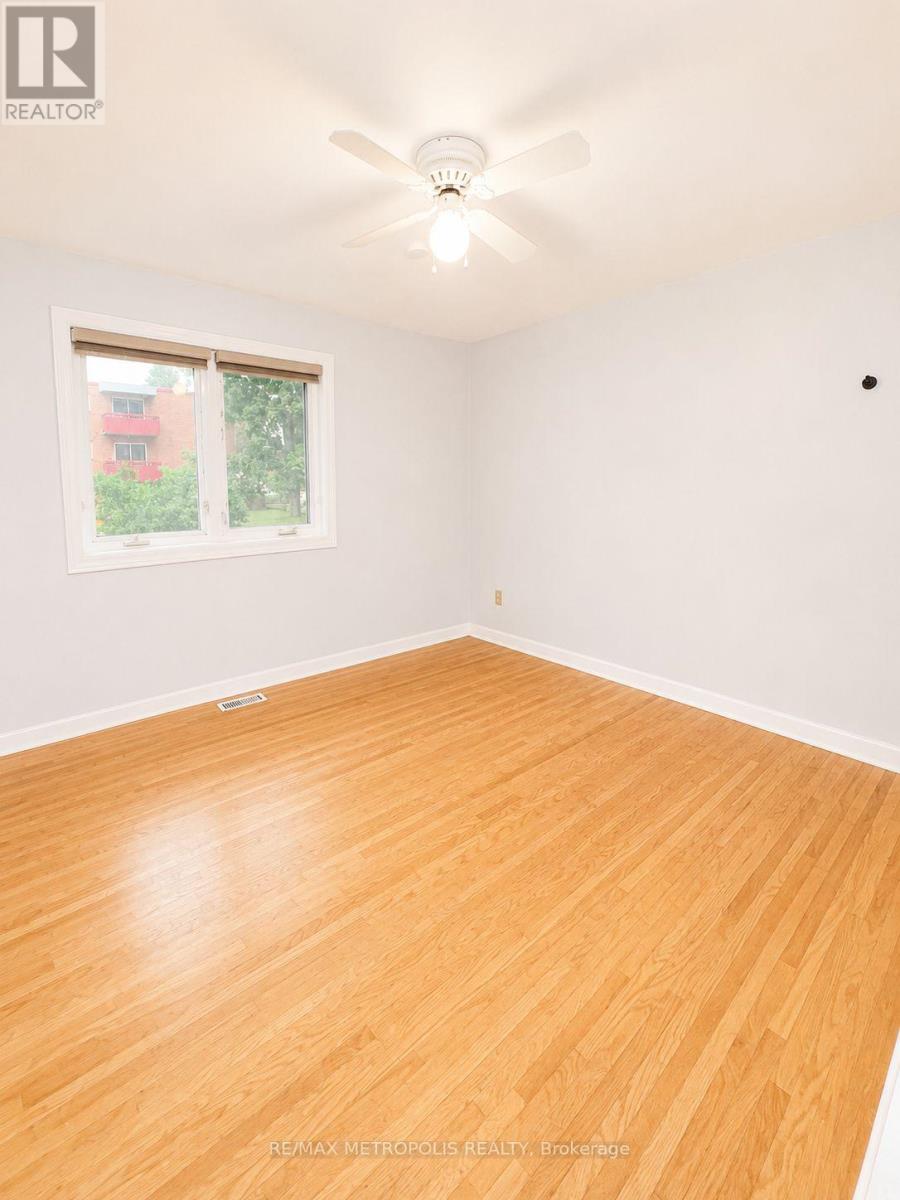 Main - 266 Napier Street, Barrie, Ontario L4M 1X9 - Photo 9 - S13581016
