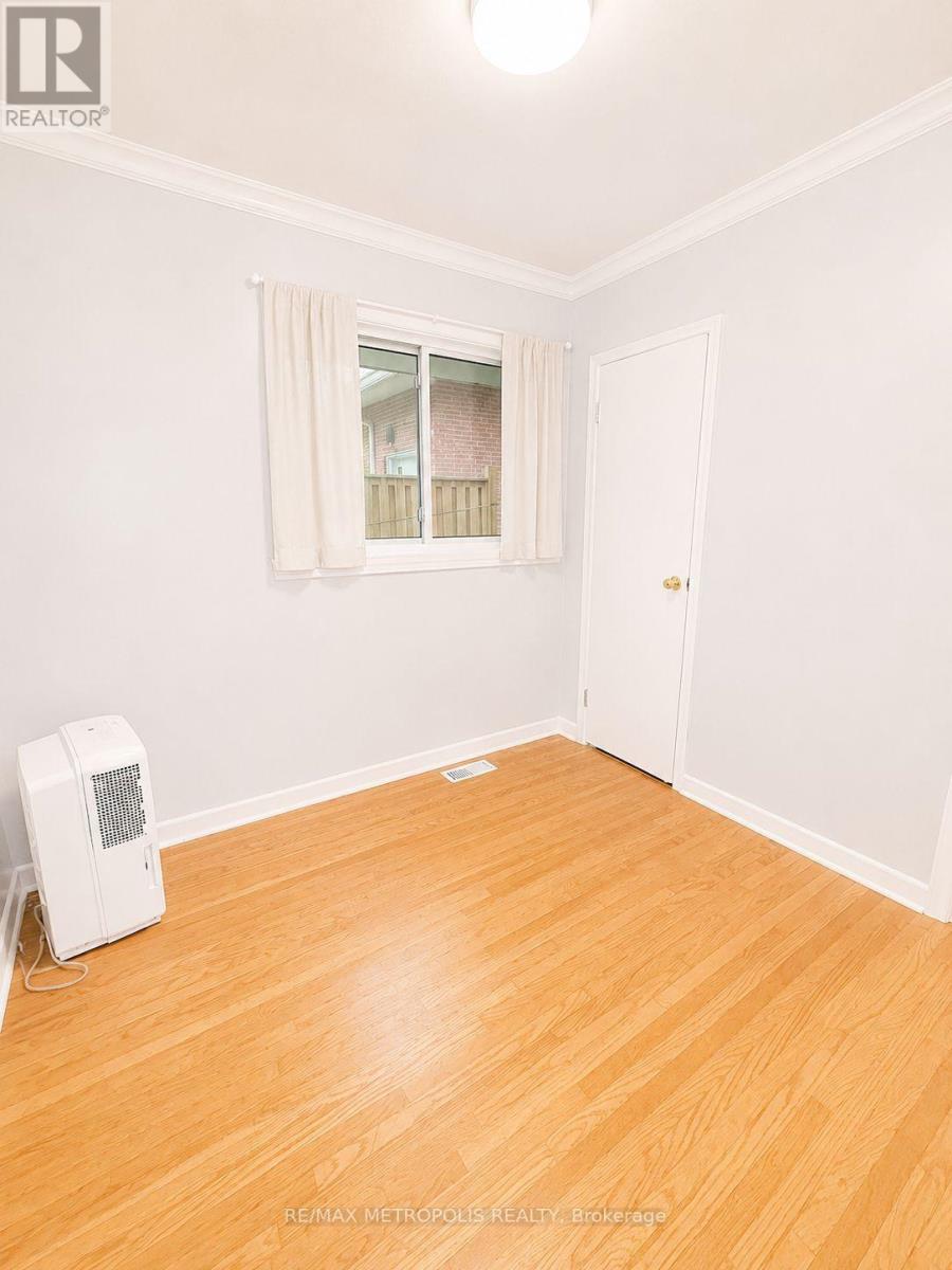 Main - 266 Napier Street, Barrie, Ontario L4M 1X9 - Photo 7 - S13581016