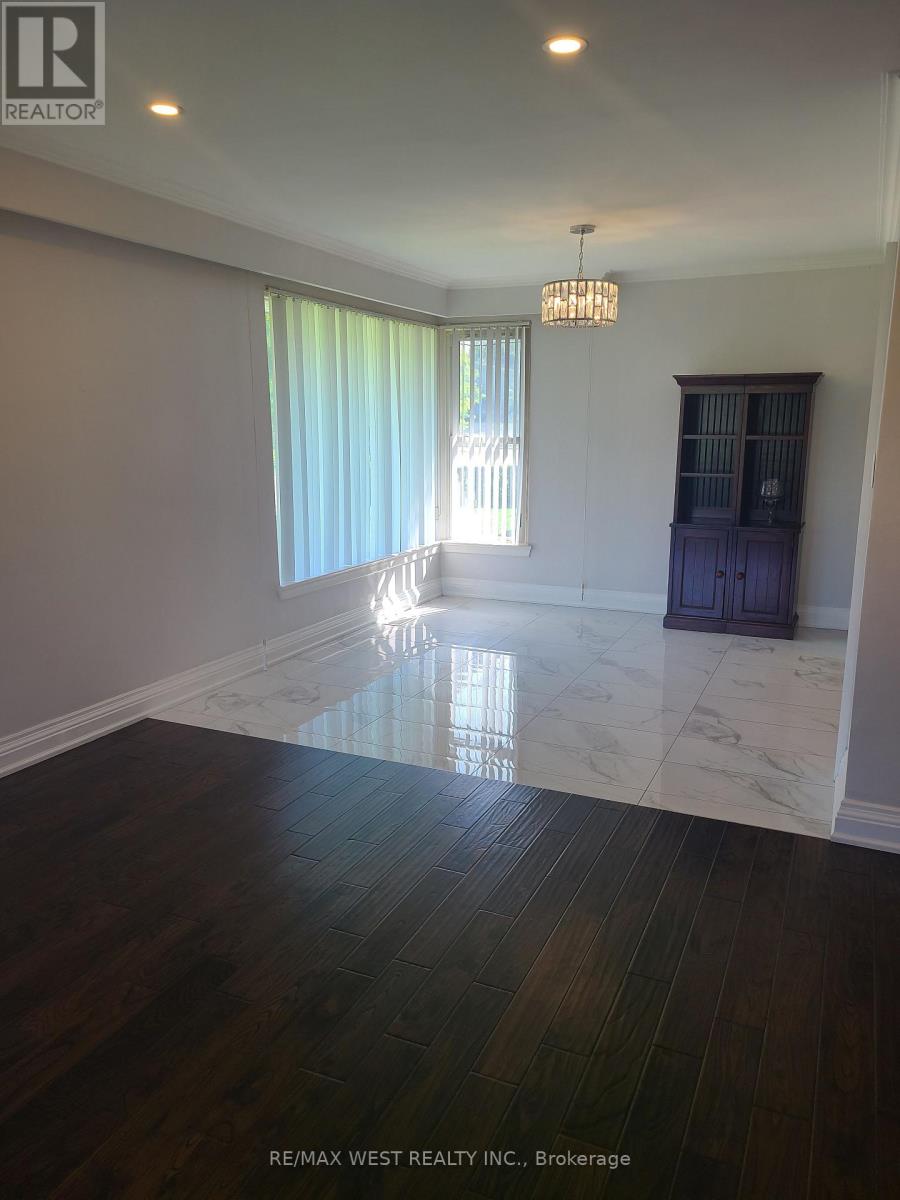 43 Playfair Avenue, Toronto, Ontario  M6B 2P7 - Photo 5 - W13581062