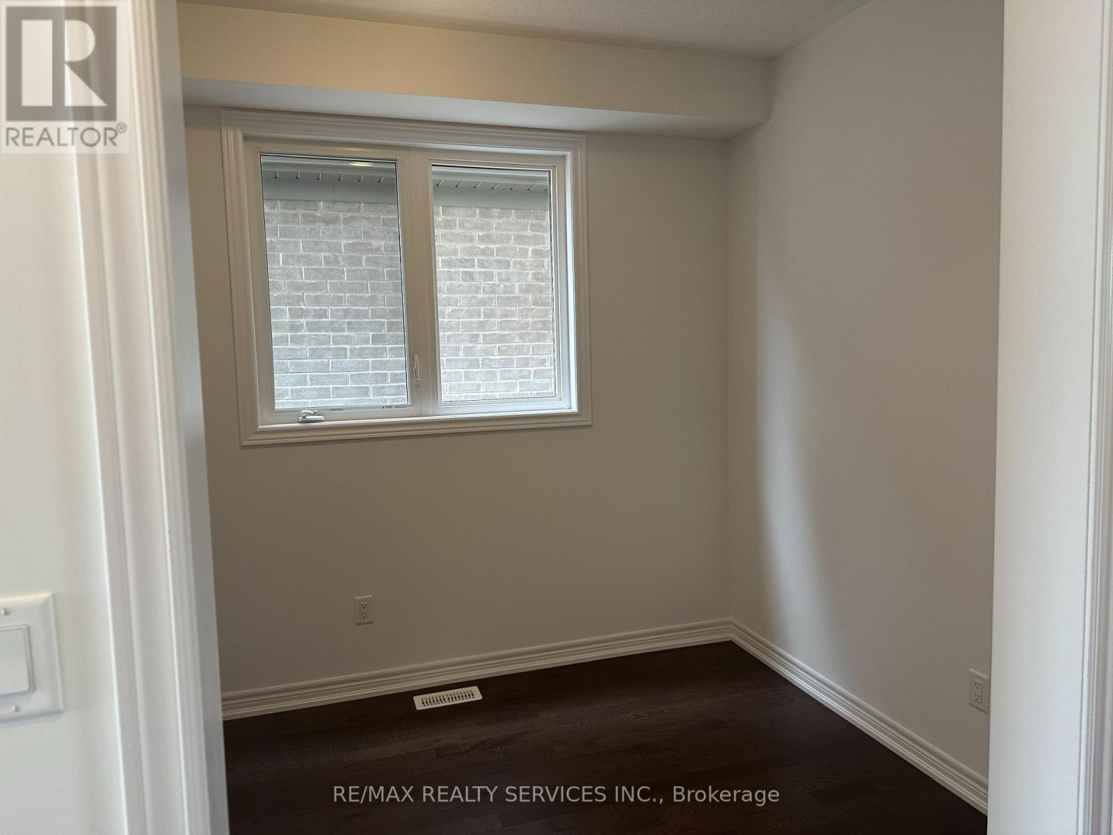 136 Thicketwood Avenue, Barrie, Ontario L9J 0W8 - Photo 3 - S13581132