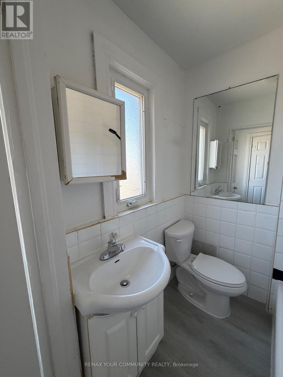 2nd Floor - 127 Morrison Avenue, Toronto, Ontario M6E 1M5 - Photo 13 - W13581134