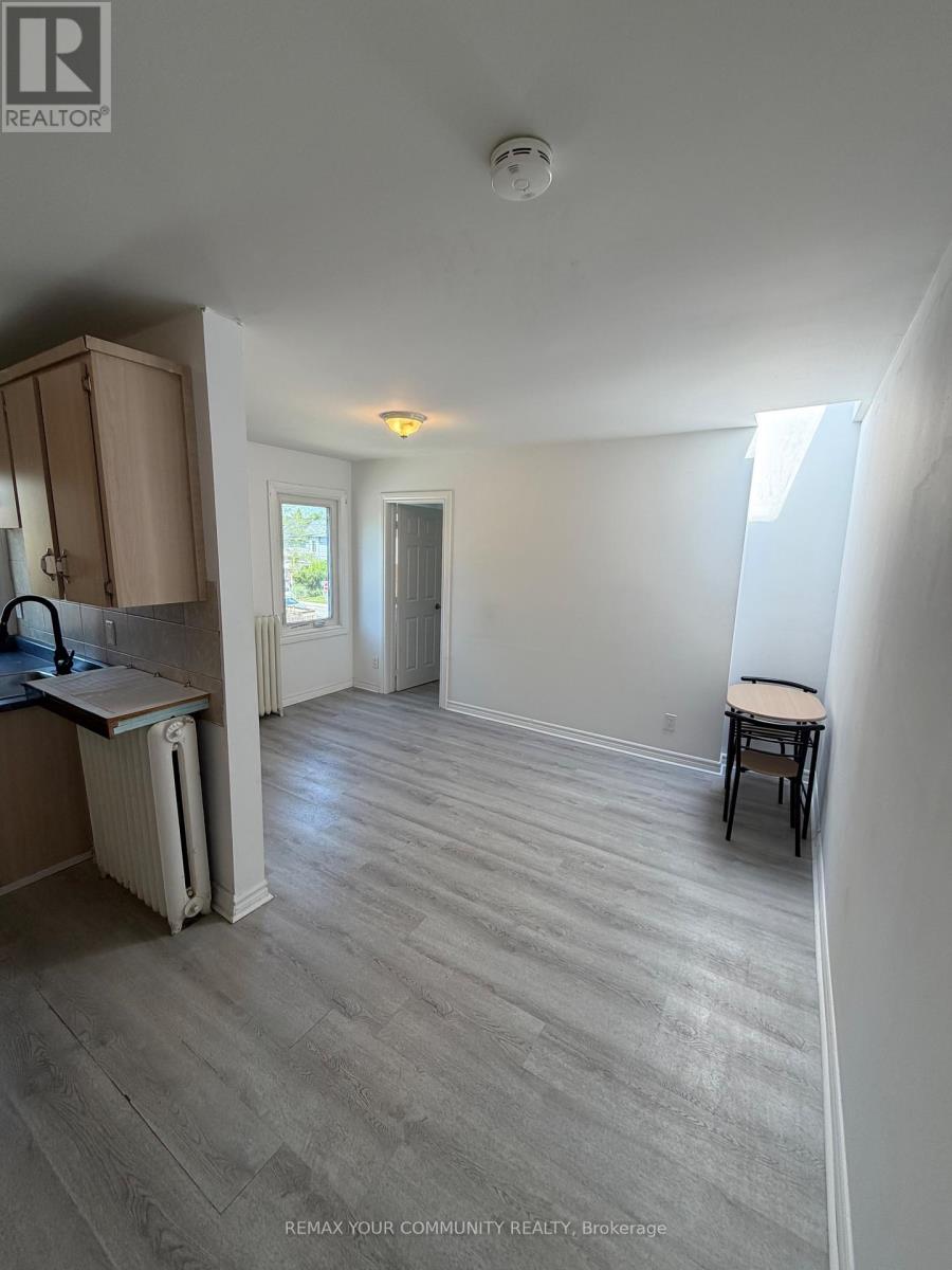 2nd Floor - 127 Morrison Avenue, Toronto, Ontario M6E 1M5 - Photo 7 - W13581134
