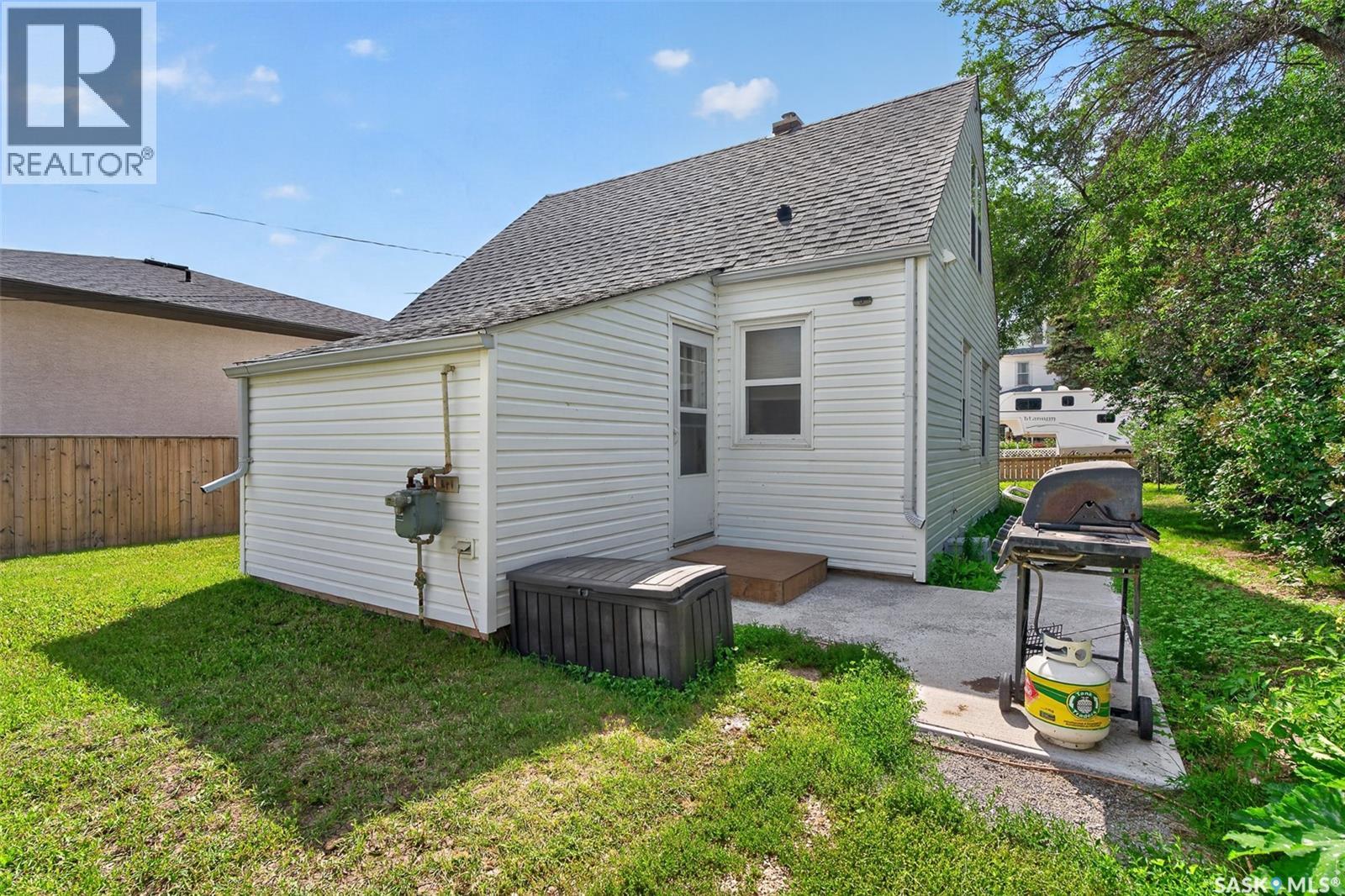 811 4th Avenue Nw, Moose Jaw, Saskatchewan  S6H 3W8 - Photo 38 - SK043008
