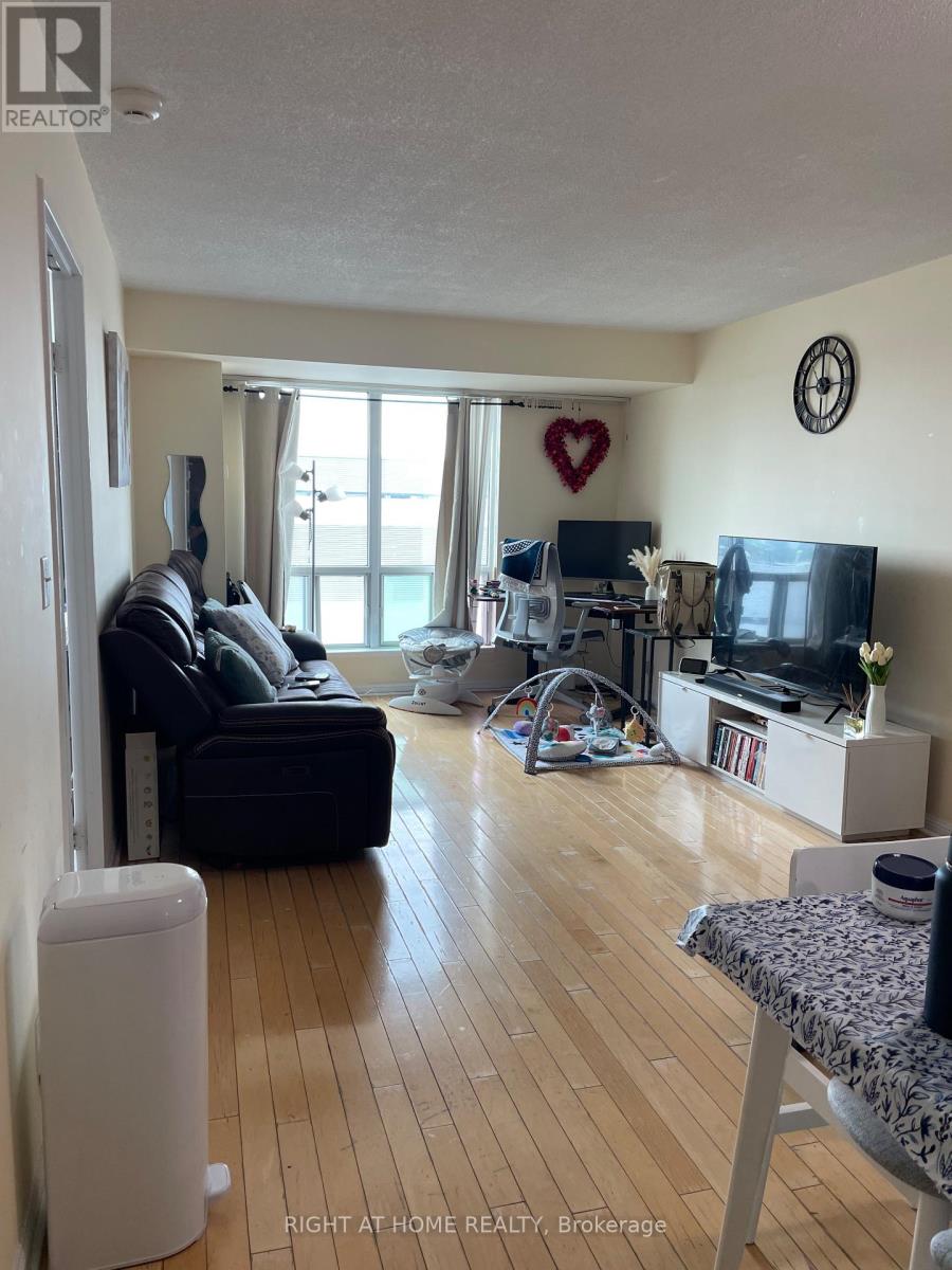 1510 - 1 Lee Centre Drive, Toronto, Ontario  M1H 3J2 - Photo 3 - E13581148