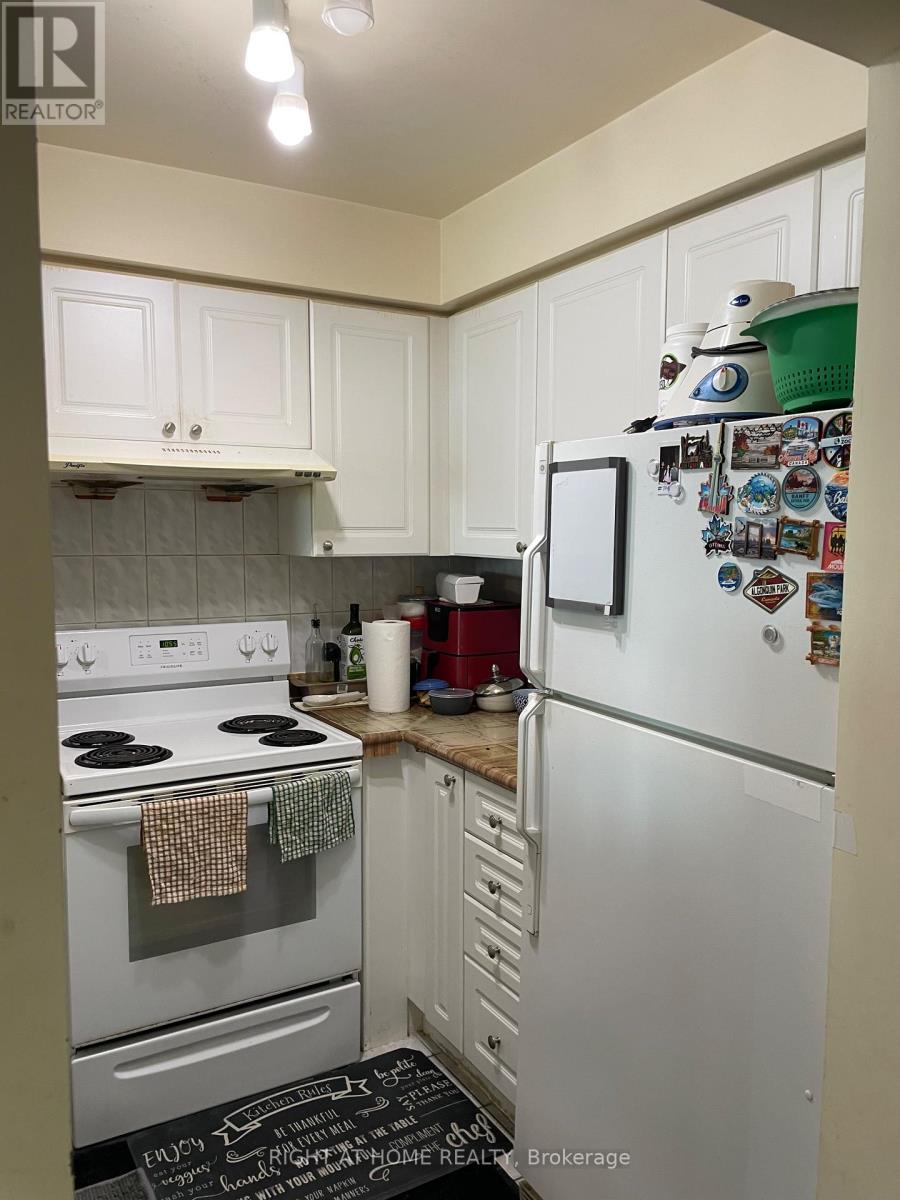 1510 - 1 Lee Centre Drive, Toronto, Ontario  M1H 3J2 - Photo 5 - E13581148
