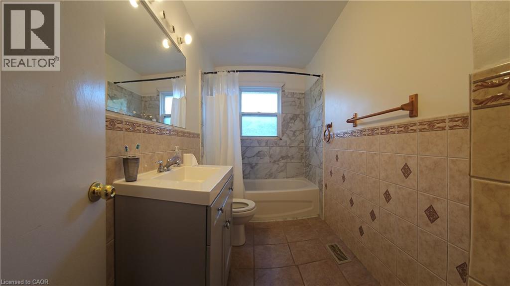 742 Garth Street, Hamilton, Ontario  L9C 4K3 - Photo 7 - 40840157