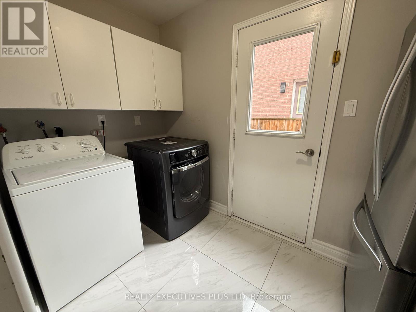693 Barnes Crescent, Oshawa, Ontario L1J 8K2 - Photo 12 - E13579782