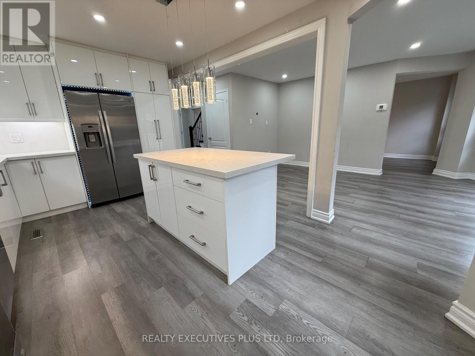 693 Barnes Crescent, Oshawa, Ontario L1J 8K2 - Photo 8 - E13579782
